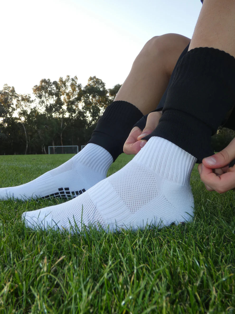 4x Pairs of Plain Grip Socks (White)